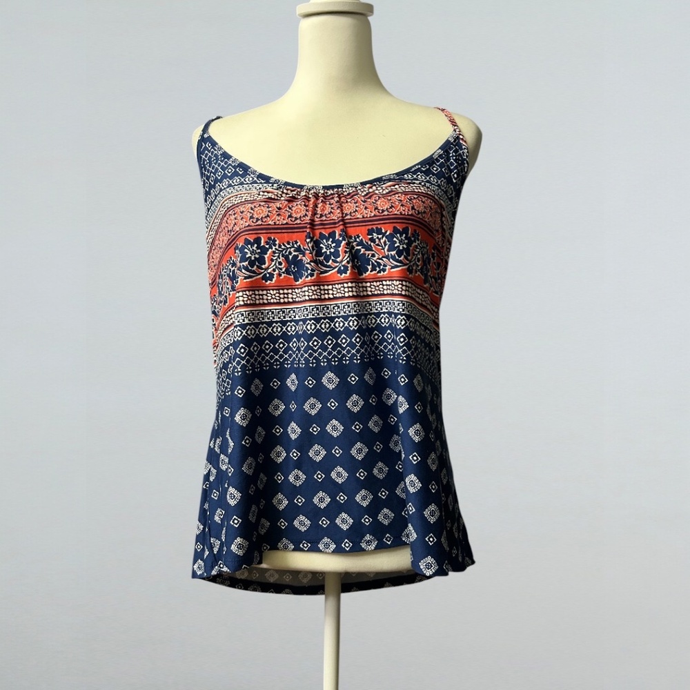 NWT. In Bloom Women’s Razorback Tunic